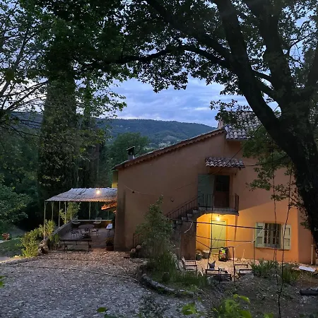 Casa de hóspedes à Angouire 3*