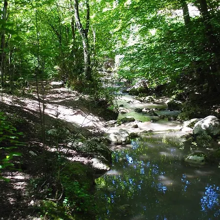 à Angouire Moustiers-Sainte-Marie