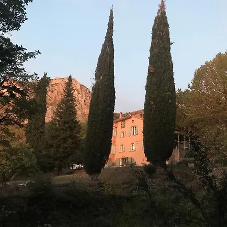 à Angouire Moustiers-Sainte-Marie